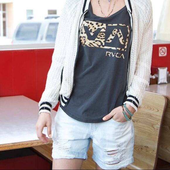 KanCan mid rise boyfriend fit distressed jean shorts Size 24 - Picture 9 of 9